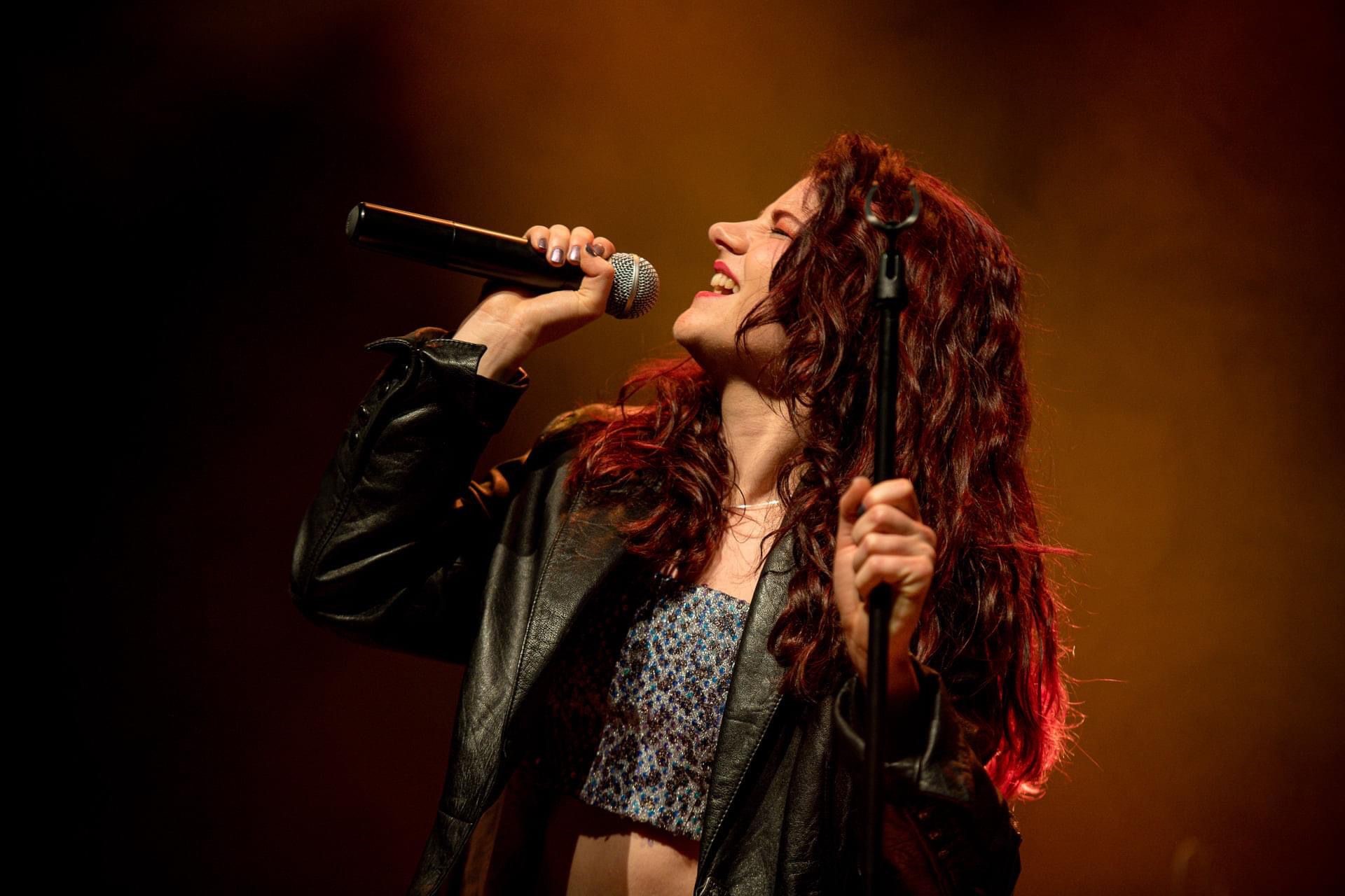 Optreden van Emily Hill in Café de Noot